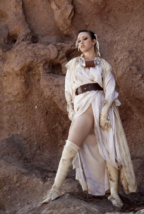 Cosplay pornstar Jennifer White spreading shaved babe femininity outdoors