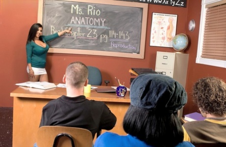 Attractive Latina teacher Daylene Rio gives a student intimacy lessons in class