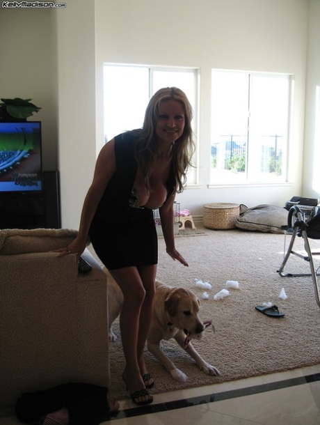 Man fools around at home with Kelly Madison and her black friend Lacey Duvalle