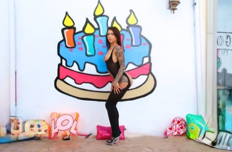 Pornstar Felicity Feline shows off booty and breasts in lovely solo ADULT