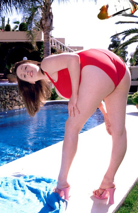 Adorable chick Nicole Peters shows her massive melons after stripping poolside