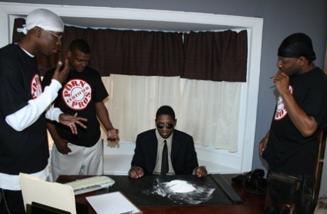 Ebony MATURE WOMAN babe Beauty Dior with a big booty fucking big manhood