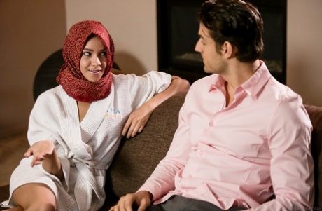 Arabic massage attendant Cadey Mercury delivers a happy ending manual stimulation