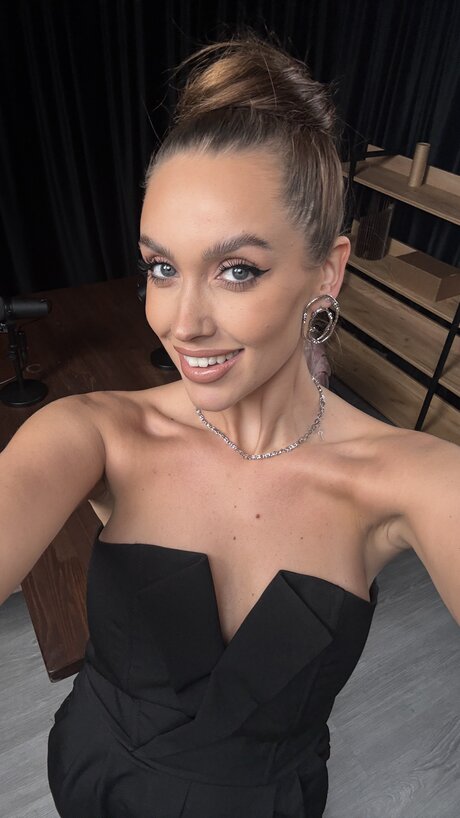 OnlyFans Luxury Girl ADULT featuring Luxury Girl ADULT Natural Pictures