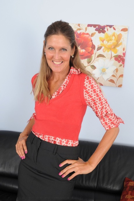 Horny mature LA Valkenberg uncovers tiny breasts with hard nipples & fingers muff