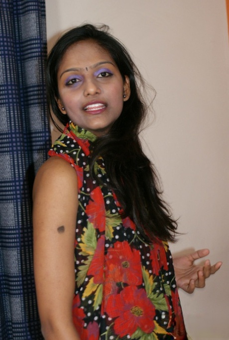 Indian solo girl bares her firm breasts as she makes her artistic modeling debut