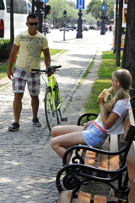 Blonde girl eats a banana in public before blowing her boyfriend at home