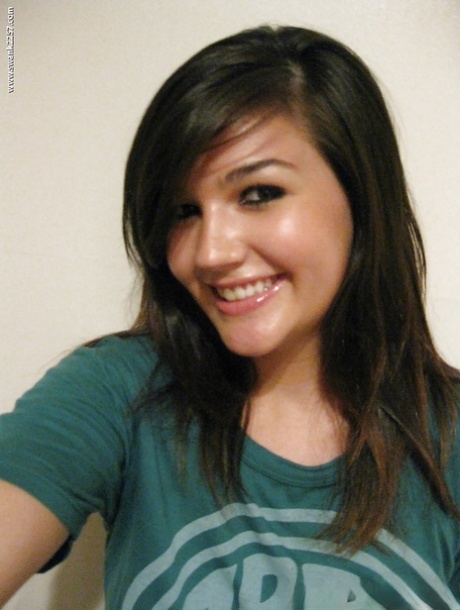 Using a camera babe Veronica M. takes a few pics of her natural assets