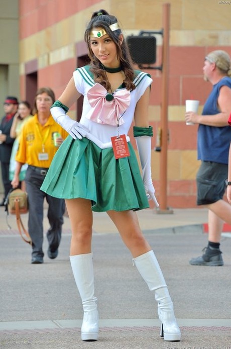 Brunette cutie Melody flashes her shaved vagina & toys her butthole in public