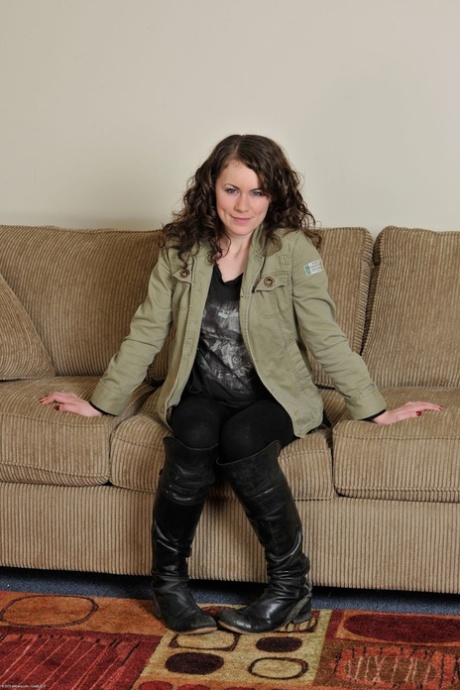 Cute authentic young adult Starli strips natural and shows her hairy holes