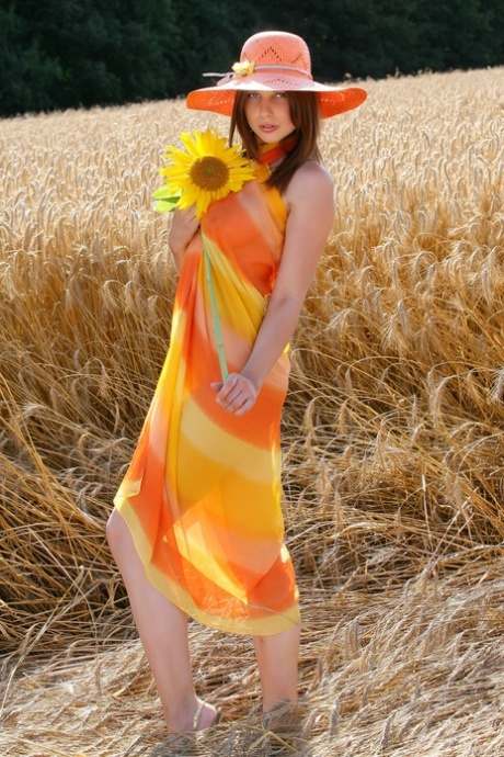 Met Art starring Perla A Natural Gallery