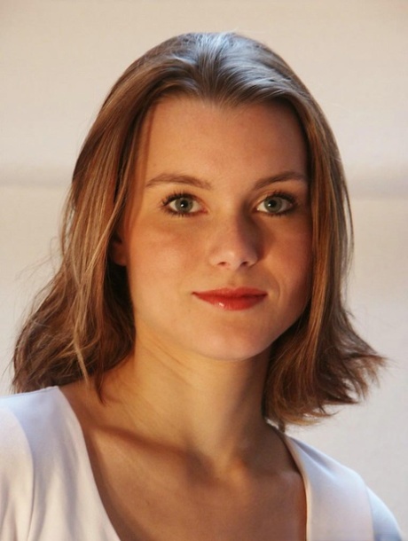 Kinky office babe Zetta gets artistic at work and touches her pink muff