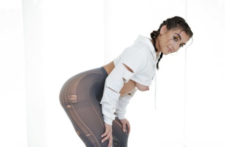 Provocative brunette Jezebeth flaunts her magnificent bubble butt