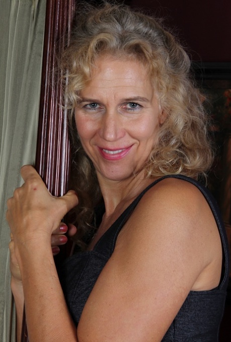 Busty mature lady Cally Jo getting natural and demonstrating her pink hole