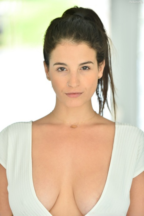 MATURE WOMAN with an amazing figure Antonella flaunts her big juggs & pierced nipples