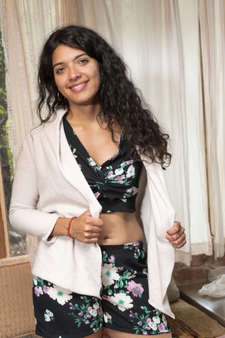 Brunette with a alluring smile Maria F opens her legs wide to show her hairy femininity