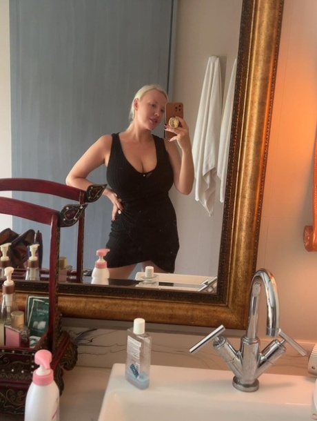 OnlyFans Sigal Blonde starring Sigal Blonde ADULT Pictures