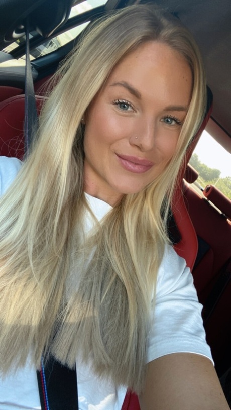 OnlyFans Hattie HJ 123 featuring Hattie HJ 123 Adult content Pictures