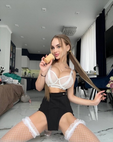 Skinny OnlyFans babe Eliasa A poses in her lingerie & unveils her big breasts