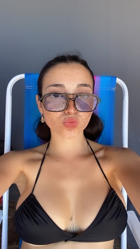 OnlyFans Maria Luna 18 performed by Maria Luna 18 ADULT Pics