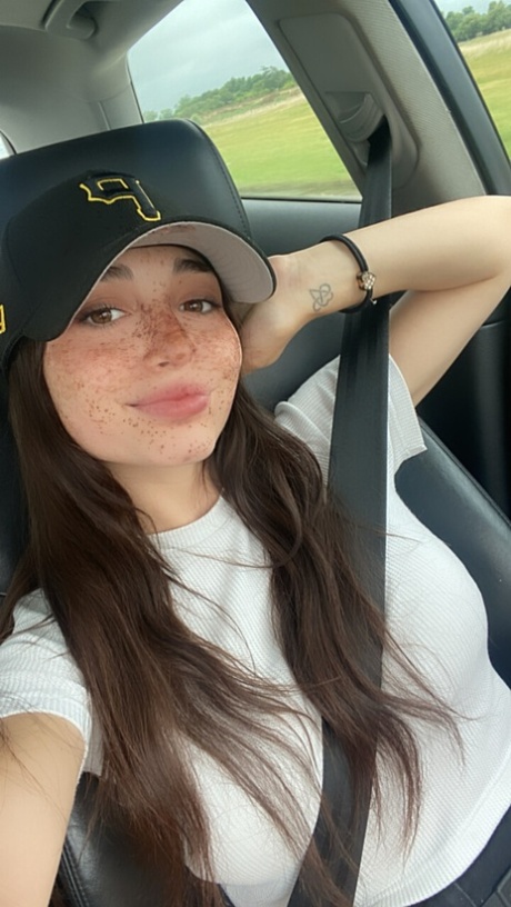 OnlyFans Maria Luna 18 performed by Maria Luna 18 ADULT Pics