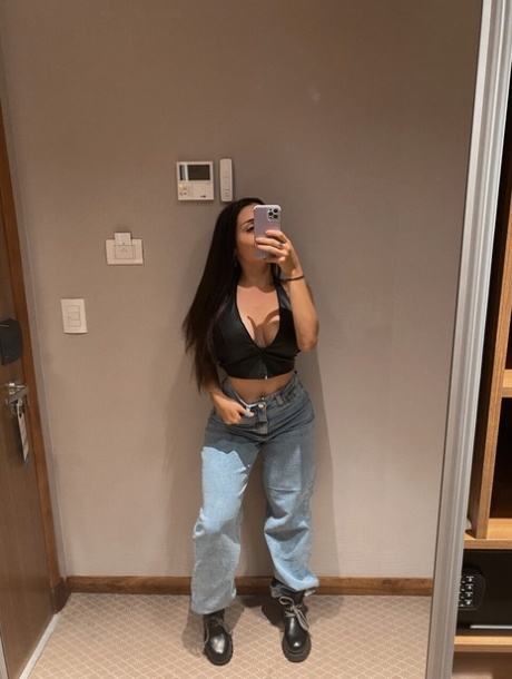 OnlyFans Maria Luna 18 performed by Maria Luna 18 ADULT Pics