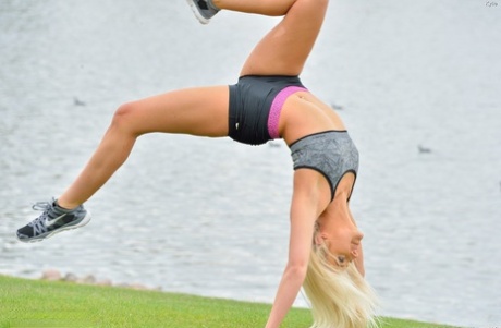 Athletic girl kaylie bares her toned and fit body and spreads her shaved femininity