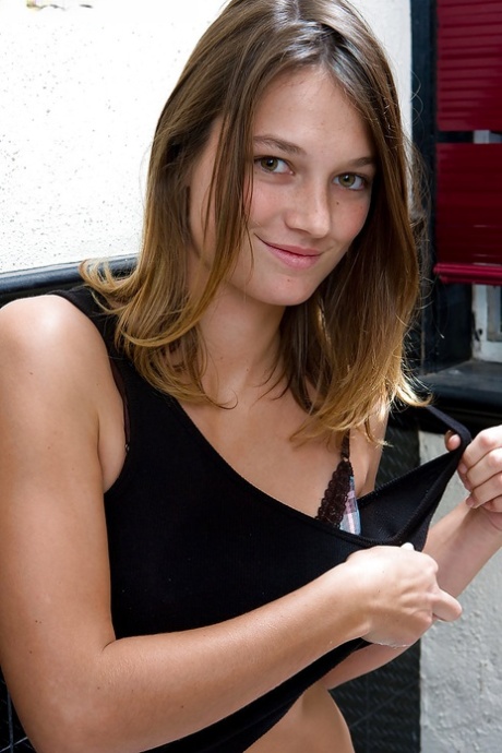 Authentic girl Violeta gets natural in bathtub and soaps up nice breasts