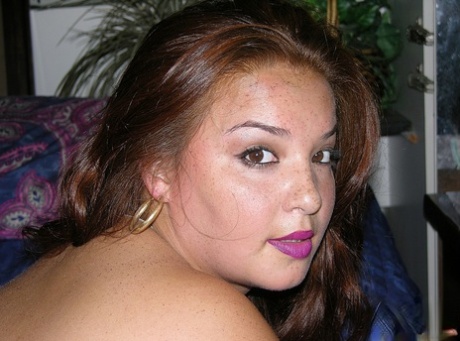 Authentic BBW Brittany K slips off her red dress to model totally natural at home