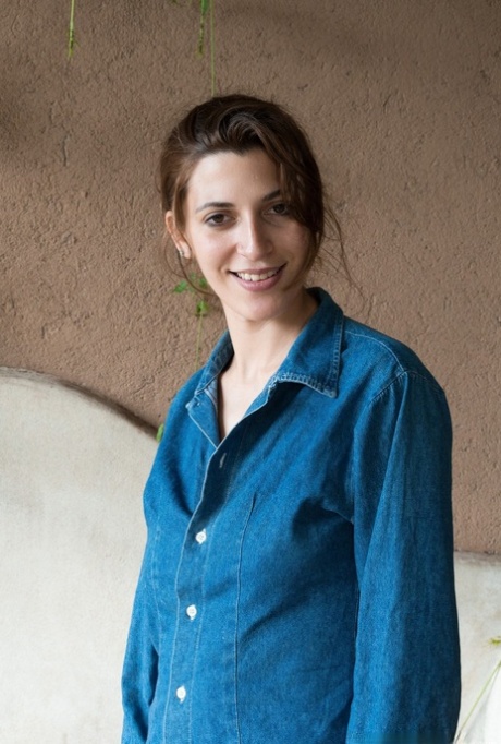 Saggy titted Johaquina strips artistic for extreme closeup of extremely hairy bush