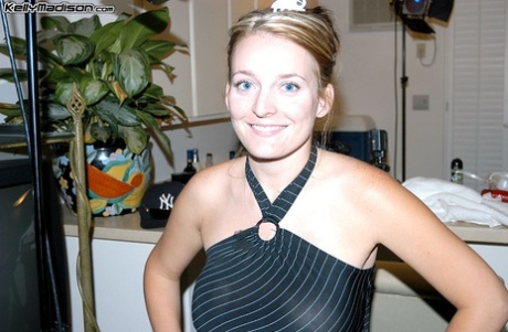 Sluts Jenaveve Jolie, Kelly Madison, and Ryan Madison want a cigar after club