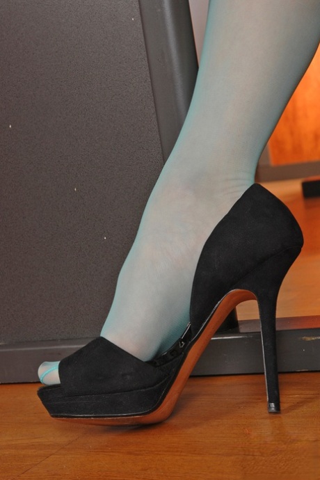 Hungarian hottie Kitty Cat gets her stockings stripped before giving a footjob