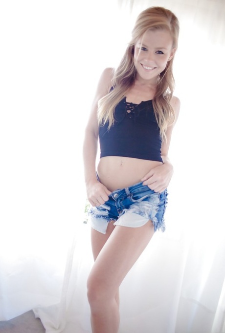 Tiny solo girl Nicole Clitman lets well used asshole free from cutoff shorts