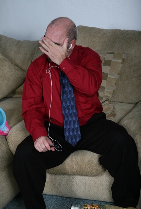 Huge boobed young adult Cindee protects her dad by fucking muscular black dude