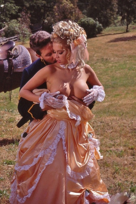 Stunning blonde lady Jenna Jameson enjoys oral action with a cowboy