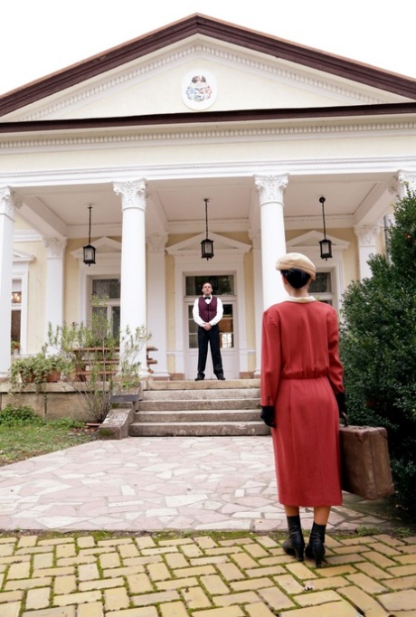 Petite Hungarian maid Jessyka Swan gets anally screwed by two gentlemen