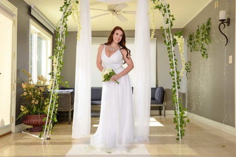 Buxom bride Angela White lets out her huge breasts and flashes her fat curves