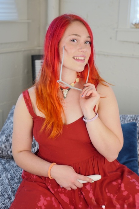 Plump redhead Jennavive Marie fingers and toys her snatch on bed