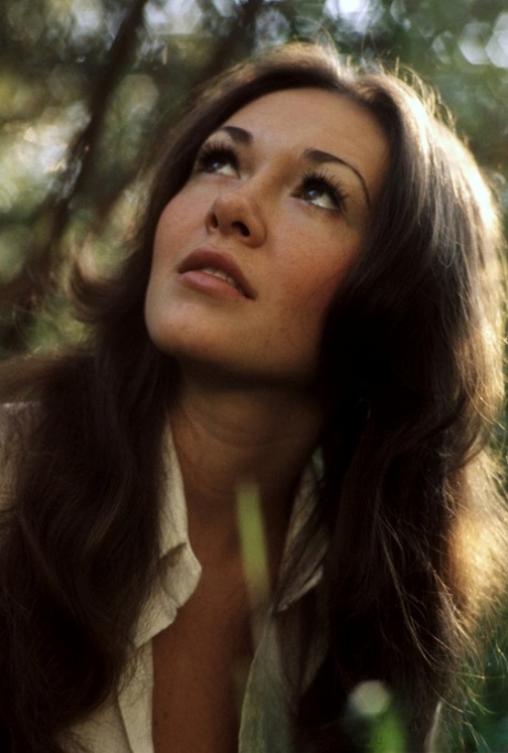 Brunette model Paula Francis shows her hairy cunt in the window & in nature