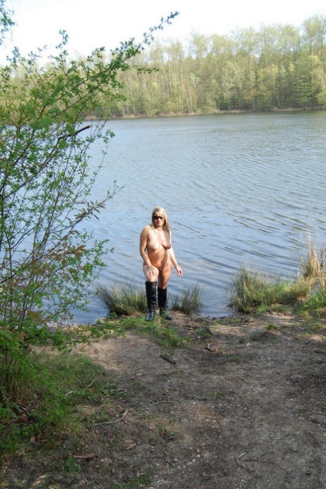 Older authentic Sweet Susi gets natural by the lake after having a smoke