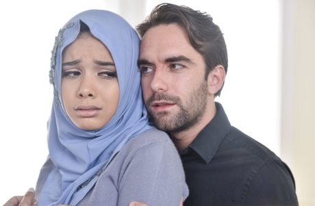 Middle Eastern girl Aaliyah Hadid has explicit intimacy while wearing her hijab