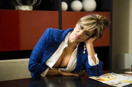 Real estate agent Esperanza Gomez lets client tear pantyhose to passionate her