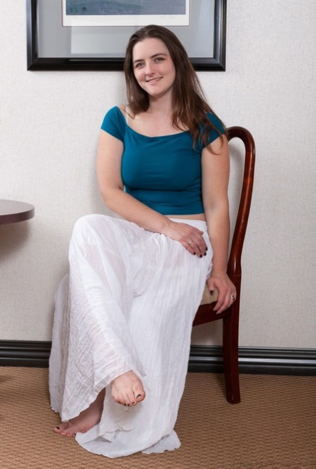 Busty authentic Snow spreads her hairy vagina wide open in the artistic