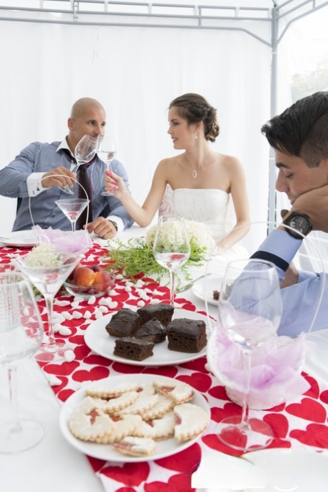 Gorgeous slender bride Cindy Shine bangs the best man while drunk hubby sleeps