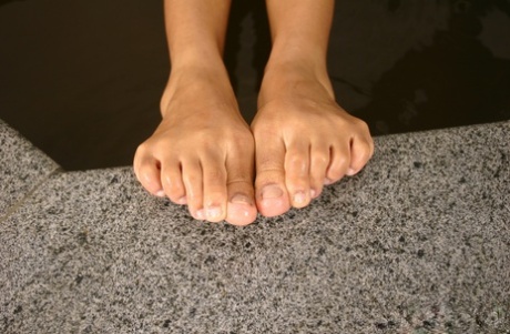 Latina authentic Polliana sinks her attractive curves into a attractive tub during solo action