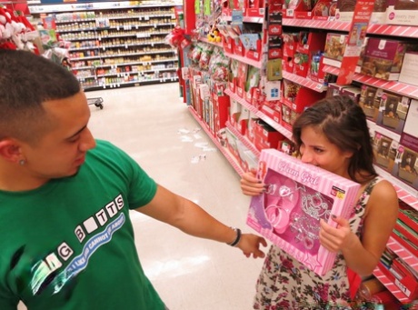 Tiny Latina Chi chi Medina gets picked up shopping for explicit femininity bang