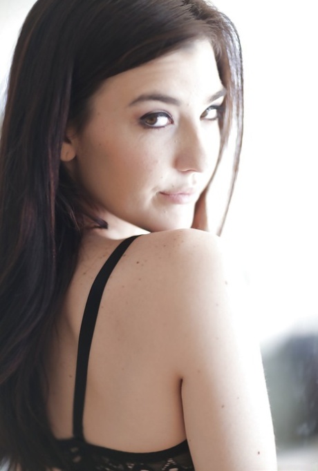 Jenna Reid romantic nudity solo with slow motion femininity fingering