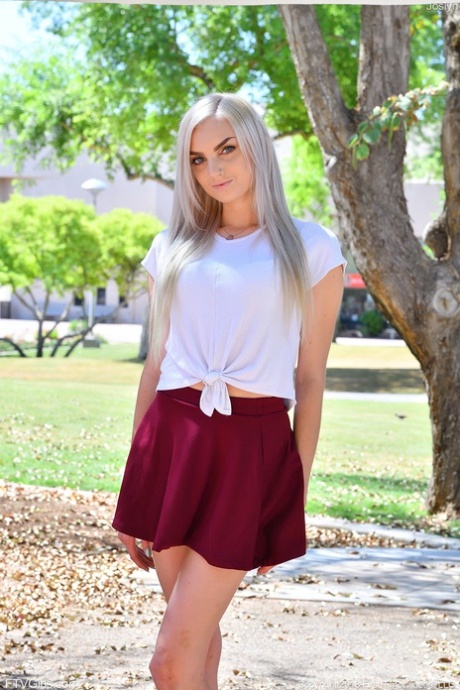 Platinum blonde Joslyn strips to her lingerie & flashes her femininity in public