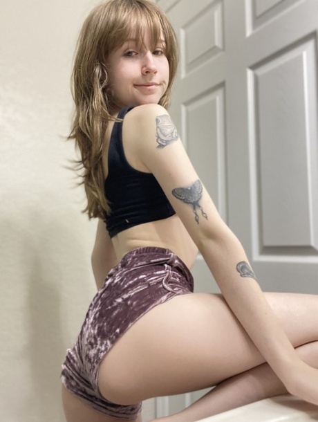 Authentic vixen Teensy Bella teasing with her firm booty in a solo