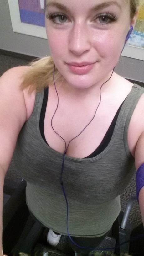 Authentic model Danielle Ftv takes non artistic selfies in a variety of outfits